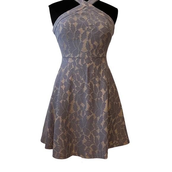 She + Sky Bare Shoulder Grey Lace Dress - Picture 2 of 8